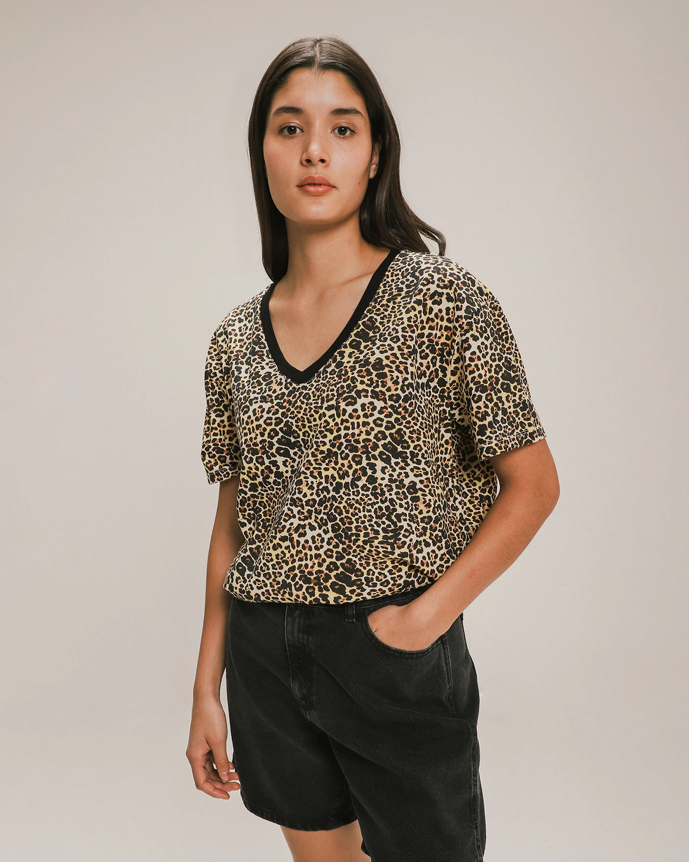 Playera Cuello V Animal Print 1 Playera Cuello V Animal Print