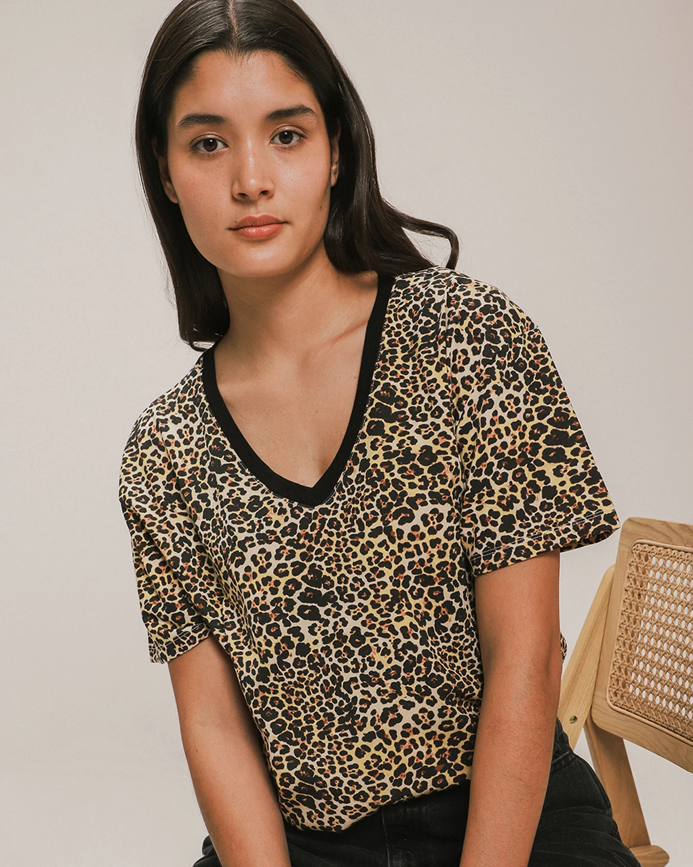 Playera Cuello V Animal Print 2 Playera Cuello V Animal Print
