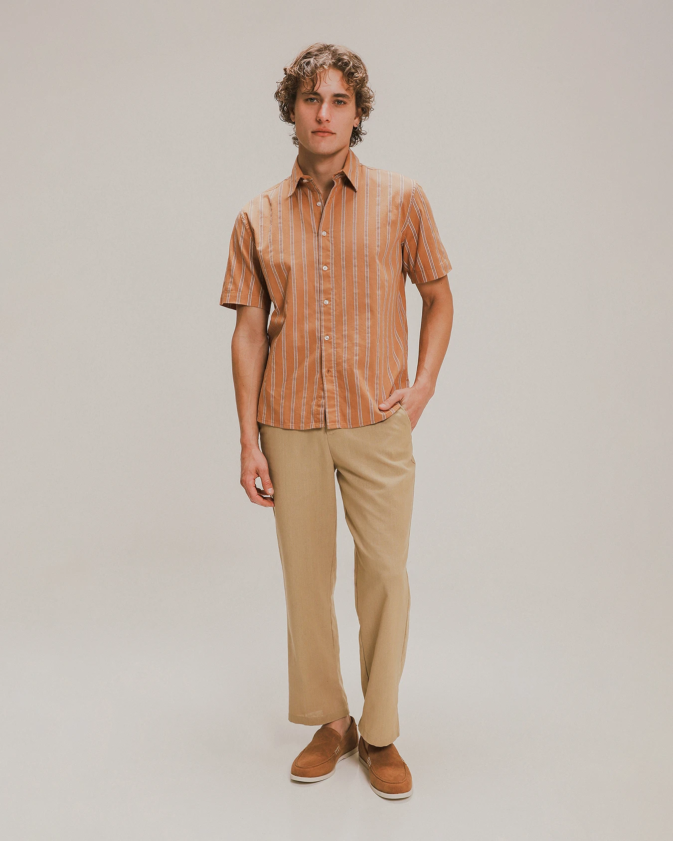 Pantalón Fit Carrot Beige